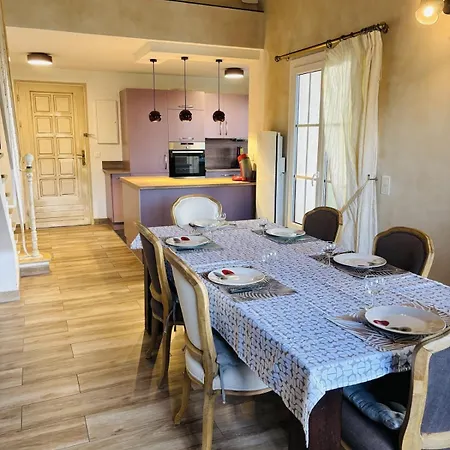 3 Chambres, Piscine, Plage, Clim, Wifi Апартаменты *